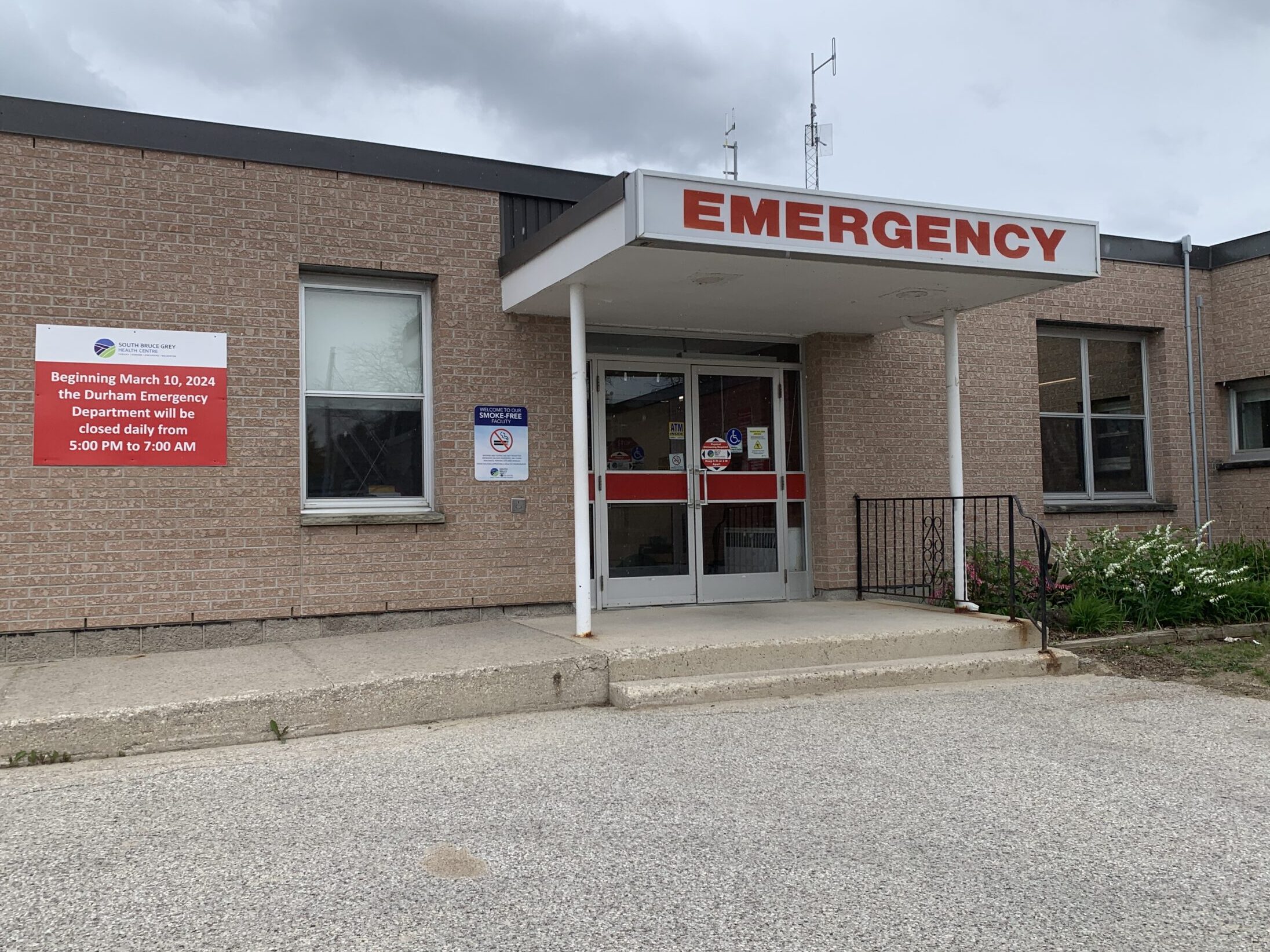 photo of entrance to the Durham emergency room